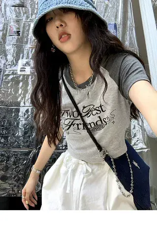 小众辣妹风圆领修身短袖t恤女夏季纯欲显瘦设计感别致短款上衣潮图片