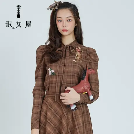 淑女屋秋冬新款古典格子布远山的呼唤单排扣衬衣衬衫小上衣图片