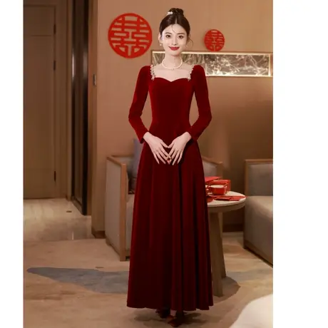 丝绒敬酒服2023新款新娘高级感冬季长袖简单大气回门订婚礼服长款图片