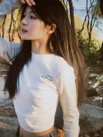 设计感褶皱收腰短款长袖T恤女2023秋季新款小众甜辣修身百搭上衣图片