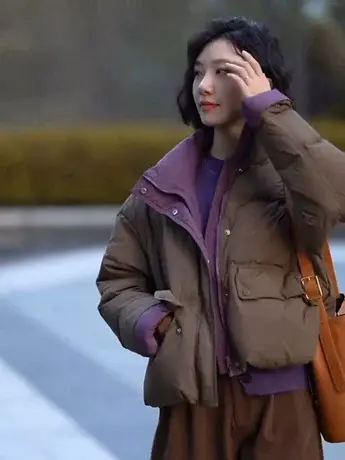 2023冬季新款欧货韩版撞色立领羽绒服宽松时尚多巴胺穿搭女厚外套图片