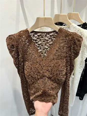 V领木耳边镂空长袖短款蕾丝小衫女上衣修身植绒性感个性2023秋装图片