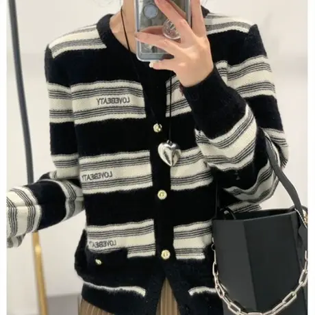 享永子【浣熊绒新秋限定】条纹字母提花针织开衫圆领毛衣外套文艺图片