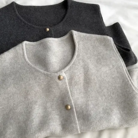 贵气知性 纯色叠穿外搭金色扣针织衫马甲女圆领百搭宽松毛衣背心图片