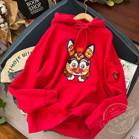 新年快乐重工刺绣本命年红色连帽宽松卫衣女春秋薄款2023外套上衣图片