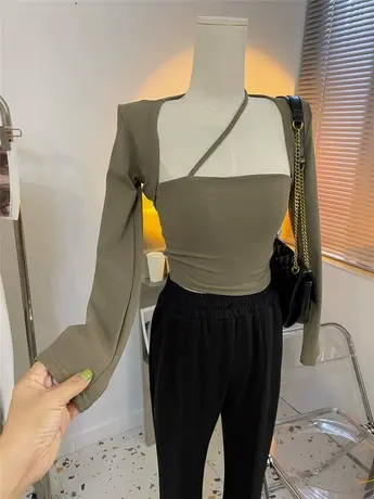 2021秋装新款欧货纯欲风挂脖抹胸短披肩假两件性感辣妹显瘦上衣潮图片