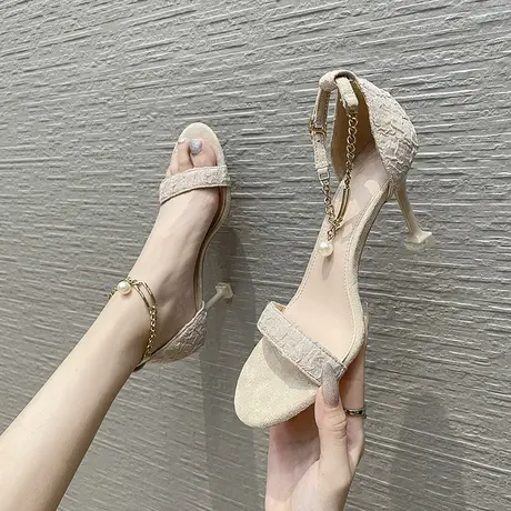 性感少女一字带链条凉鞋女细跟2024年夏季新款气质百搭露趾高跟鞋图片