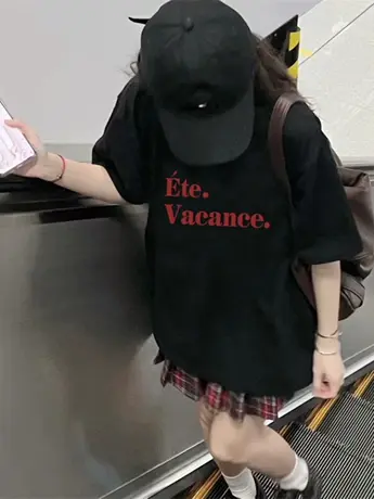 仿棉黑色短袖t恤女夏季2023年新款上衣设计感小众小个子半袖情侣图片