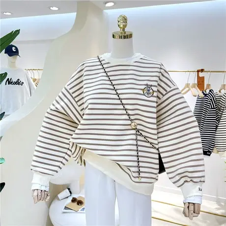 领口破洞简约卡通刺绣兔子宽松条纹风拼色假两件圆领套头卫衣女潮商品大图