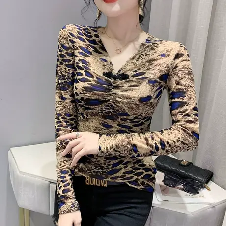 性感豹纹打底衫女长袖2023新款时尚V领网纱T恤紧身洋气百搭上衣潮图片