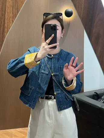 2024年春季新款设计感圆领提花袖口新中式国风盘扣短款牛仔外套女图片