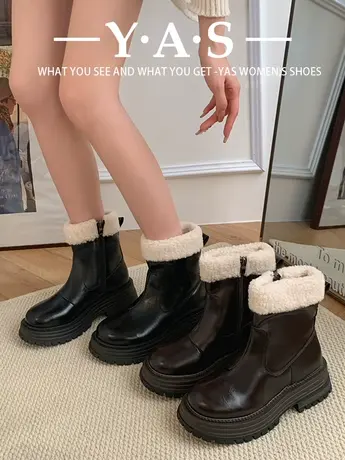 今年流行的爆款靴子秋冬季加绒马丁靴女加厚短靴大棉羊羔毛鞋潮图片