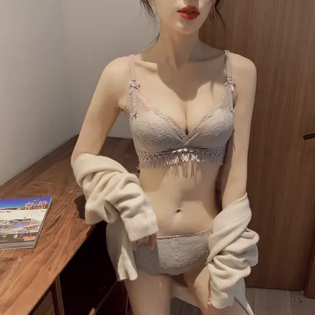 显大加厚杯】性感蕾丝聚拢胸罩时尚无钢圈内衣上托调整型文胸套装图片