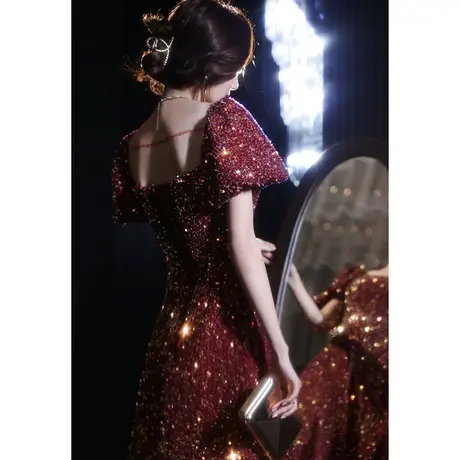 在逃公主敬酒服新娘高级感2023新款冬季小个子气质酒红色订婚礼服图片