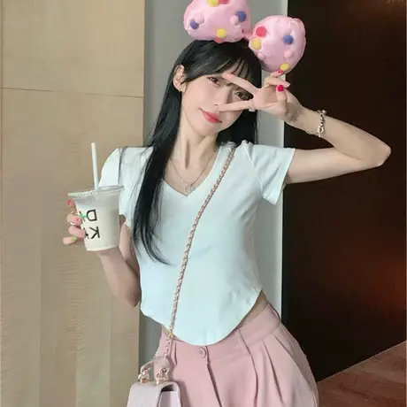 V领短袖正肩T恤女装夏季新款小众设计感甜辣妹短款修身别致上衣潮图片
