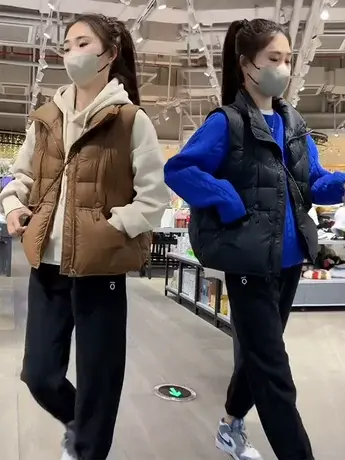 羽绒马甲女23冬新款爆款韩版时尚洋气宽松显瘦坎肩欧货保暖短外套图片