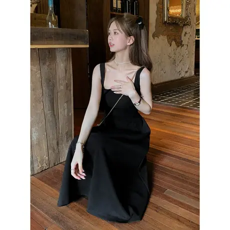 othermix法式方领小黑裙女2023夏季新款收腰显瘦褶皱裙子女连衣裙图片