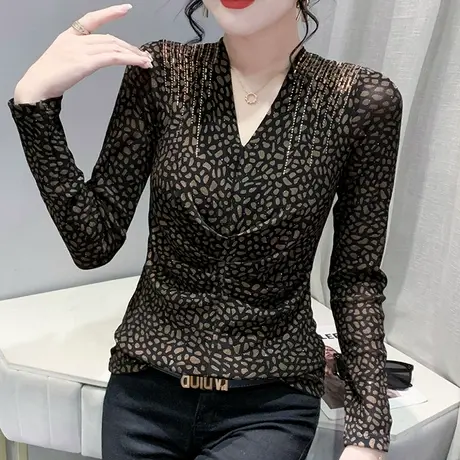 欧货高贵气质V领T恤女长袖重工烫钻褶皱别致上衣性感V领打底衫秋图片