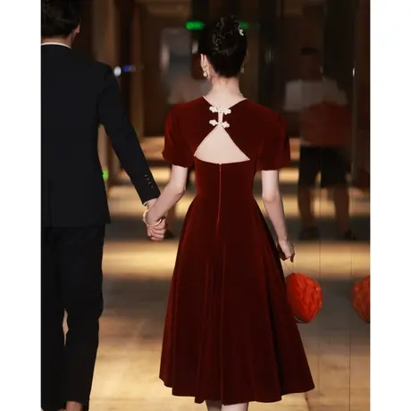 敬酒服2023新款新娘高级感法式丝绒订婚礼服夏季设计感红色连衣裙图片