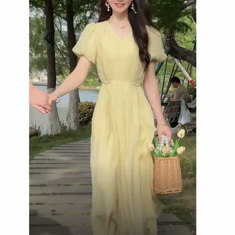简约纯色连衣裙2025年夏季新款女收腰显瘦泡泡袖V领温柔淑女长裙图片