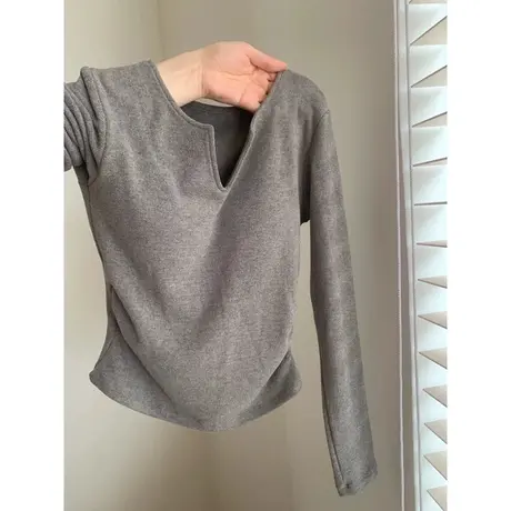 辣妹收腰下摆长袖T恤女春季百搭韩版修身显瘦V领带胸垫打底衫上衣图片