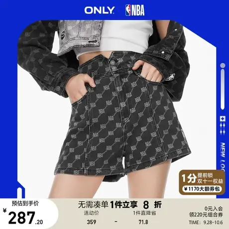 【买5免1】ONLY奥莱2023夏季新款NBA联名款满印高腰A字短款牛仔裤商品大图