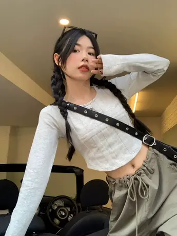 韩式辣妹纯色小众鱼骨纹长袖针织T恤打底衫秋季新款修身短款上衣图片