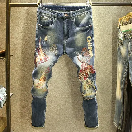 潮牌老虎刺绣牛仔裤男款修身小脚裤破洞补丁针缝磨毛街头痞帅长裤图片