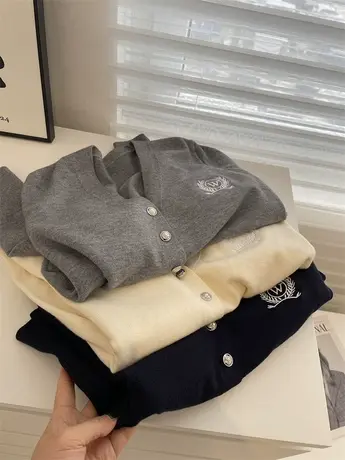 徽章刺绣V领针织开衫女！早春减龄学院风短款显瘦小个子上衣外套商品大图