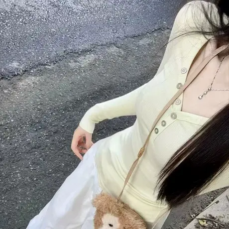 纽扣V领正肩长袖T恤女春秋季韩版修身内搭打底衫短款小个子上衣潮图片