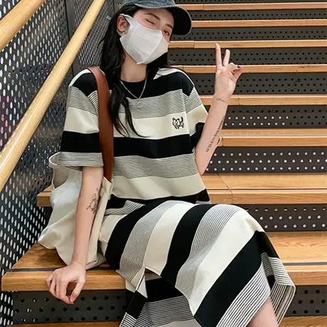 刺绣条纹连衣裙女夏季2023新款设计感小众开叉中长款宽松短袖裙子图片