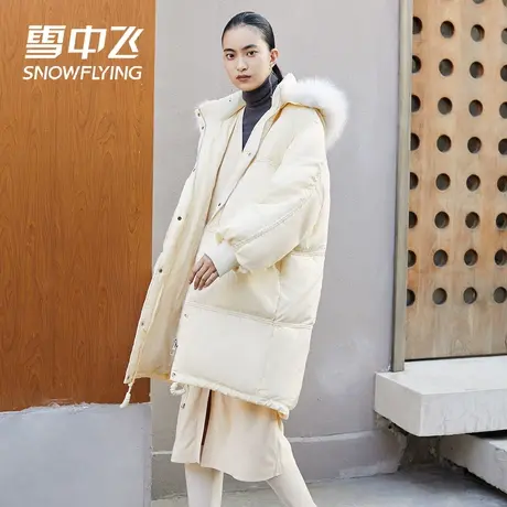 雪中飞2023秋冬时尚休闲系列中长款大毛领女士防寒保暖羽绒服图片