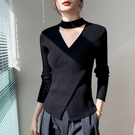 黑色长袖t恤女2023秋冬新品镂空交叉v领正肩针织打底衫内搭上衣图片