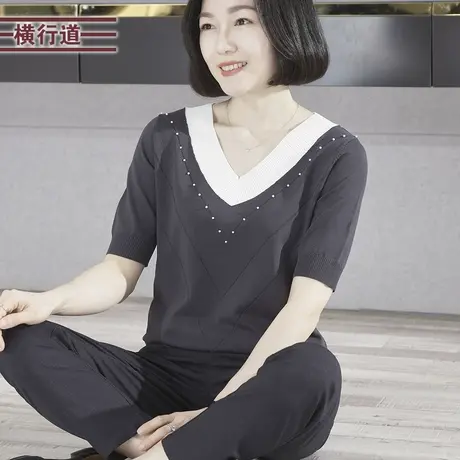 2025新款夏装V领撞色宽松针织短袖女装大码妈妈纯色简约休闲上衣图片