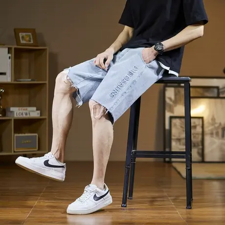 唐狮夏季牛仔短裤压印字母潮流百搭毛边破洞直筒五分中裤复古图片