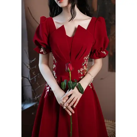 敬酒服新娘夏季结婚酒红色连衣裙小个子订婚回门礼服丝绒方领刺绣商品大图