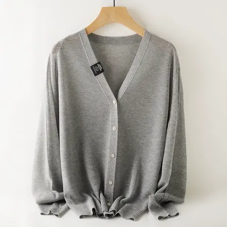 针织衫开衫女冰丝披肩夏季薄外搭蝙蝠袖宽松大码短款贴布V领图片