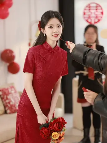 旗袍敬酒服2023新款新娘小个子回门结婚当天便装酒红色订婚礼服女图片