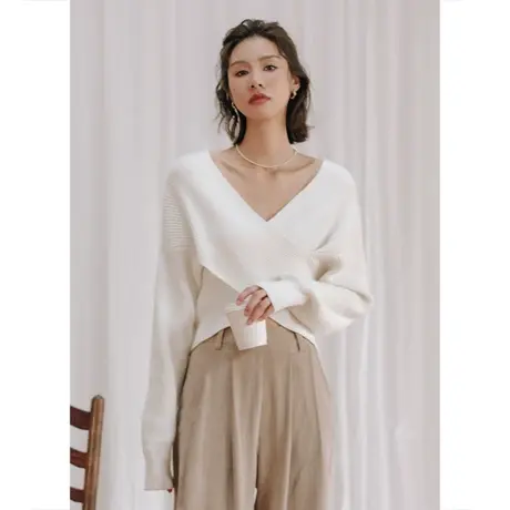 弥古白色毛衣打底针织衫女秋冬内搭慵懒风交叉v领红色上衣高级感图片