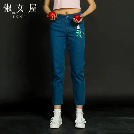 淑女屋春季新款小猪亮片贴布修身直筒浅蓝色九分牛仔裤商品大图