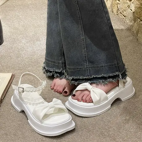 时尚厚底珍珠蝴蝶结露趾凉鞋女2023夏季新款仙女风百搭松糕罗马鞋图片
