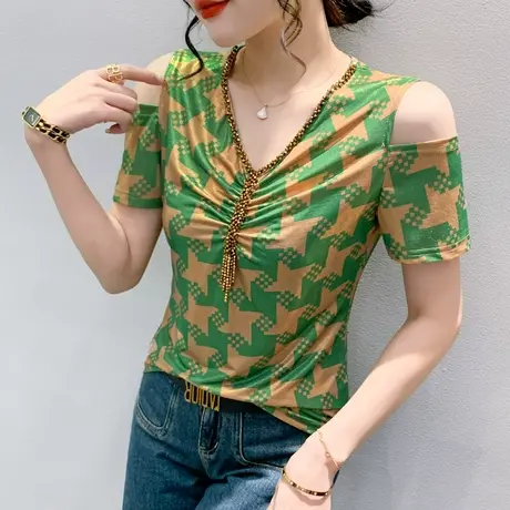 性感露肩V领T恤女短袖夏季2024新款烫金印花钉珠上衣气质修身小衫商品大图