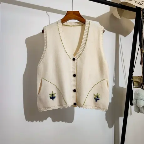 学院风针织马甲开衫女春秋新款宽松v领口袋绣花无袖毛衣背心外套商品大图