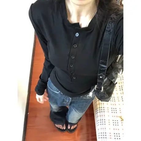 黑色正肩德绒V领长袖t恤女秋冬季修身显瘦内搭打底衫百搭保暖上衣图片