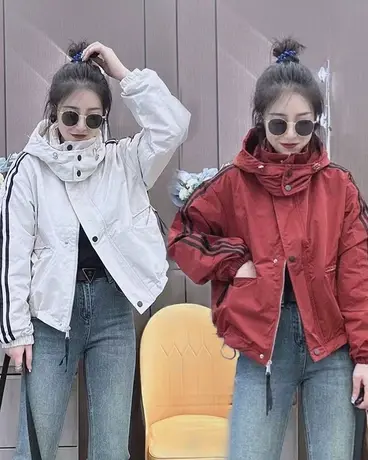 2023年春季新爆款三道杠连帽外套女韩版宽松短款休闲减龄时尚外衣图片