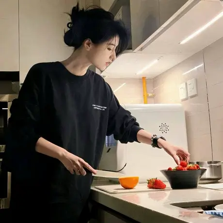 黑色圆领卫衣女2025新款早秋薄款秋冬宽松慵懒风美式加绒无帽上衣商品大图