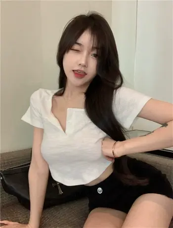 纯欲甜辣风高腰短款T恤女夏装2023款设计感修身显瘦纽扣短袖上衣商品大图