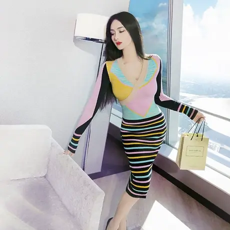 VJE秋冬几何条纹气质V领长袖针织连衣裙新款修身时尚打底长裙商品大图