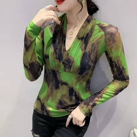 扎染印花上衣女士长袖2023春秋新款插肩褶皱V领T恤性感网纱打底衫商品大图