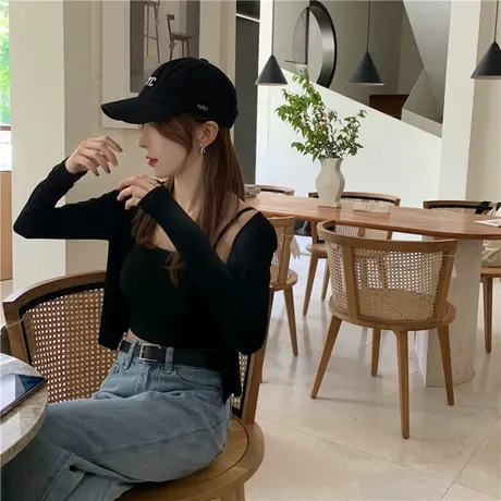 秋季2023新款韩系气质时尚设计感小众短款吊带+长袖开衫两件套女商品大图